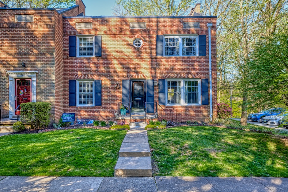 1829 Wainwright Drive, Reston, VA 20190, Presented by Jon Querolo